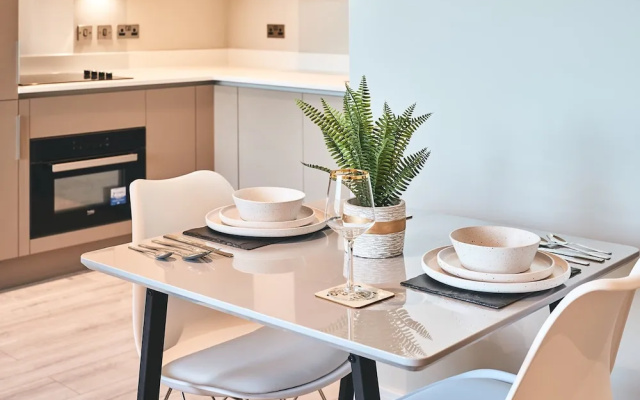 Seven Living Bracknell - Luxurious Chic Studio Apartments