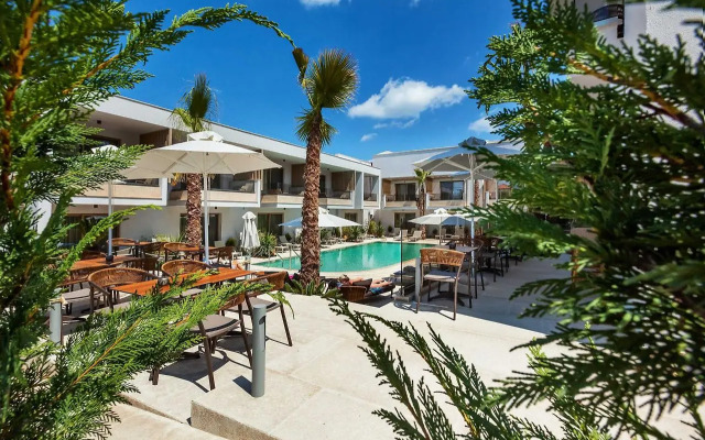 Pefki Deluxe Residences
