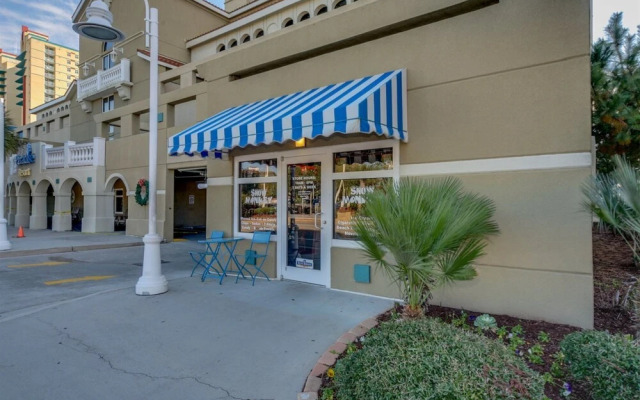 Paradise Resort 1810