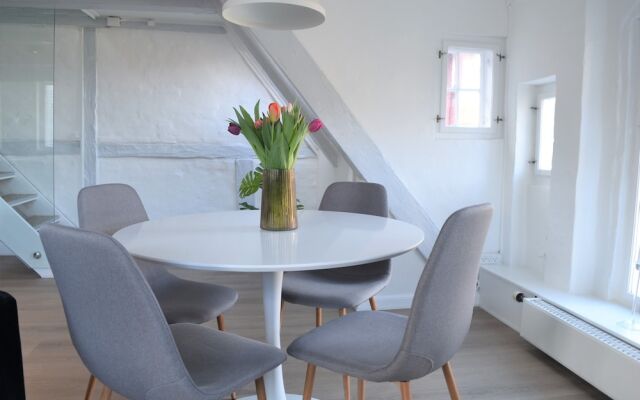 Sanders Old Square - Chic 1-bdr Apt Near Stroget