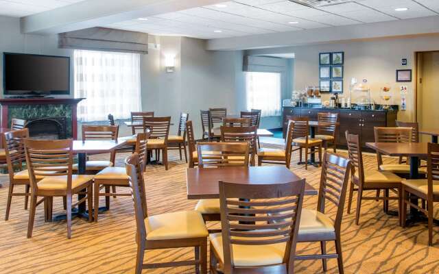 Sleep Inn & Suites Oregon - Toledo