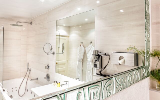 Aigle Noir Hotel Fontainebleau -  MGallery Collection