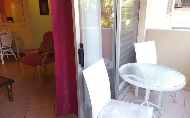 Renovated one bedroom 2 min to the beach