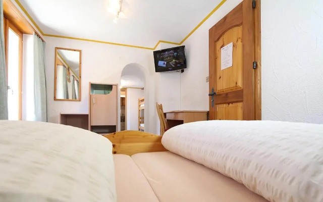 HOTEL ALPINA """" UPGRADE Alle Gäste vom Sommer 2020 wohnen im Haupt Hotel Desiree die Alpine SPA Lodge ist inklusive