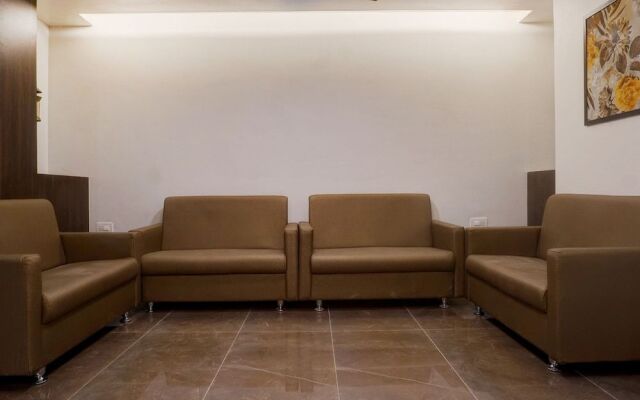 Capital O 38128 Omkar Executive