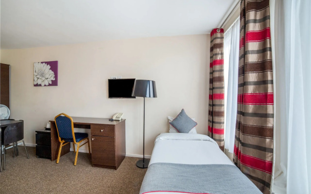 OYO The Chiltern Hotel