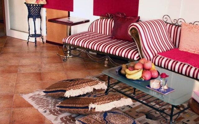 Arabian Art Hotel & Gallery