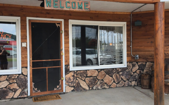 Superior Motel & Suites