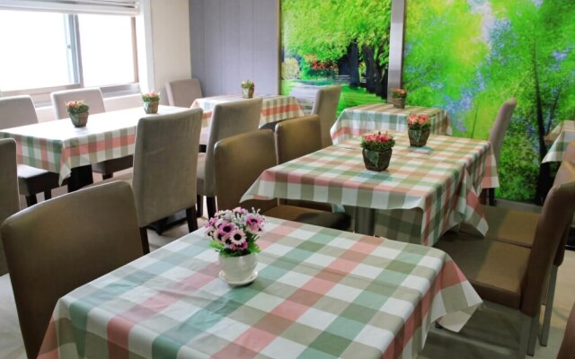 Good Friend Business Hotel