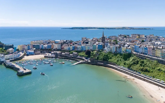 Nash House - Seafront With Parking Close to Town