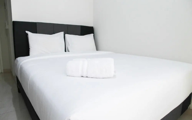 Pool View Studio Apartment @ Springlake Summarecon