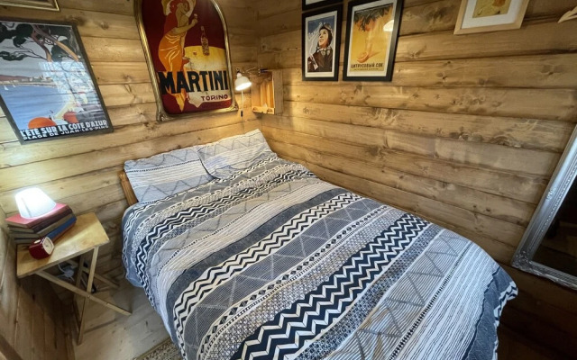 Retro Lodge nr Dartoor With hot tub & opt Sauna