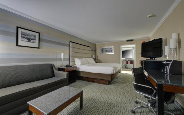 Holiday Inn Plainview-Long Island, an IHG Hotel