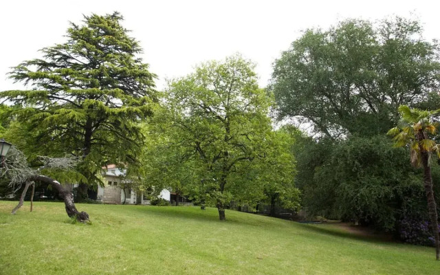 Captivating 6-bed House in Grijó