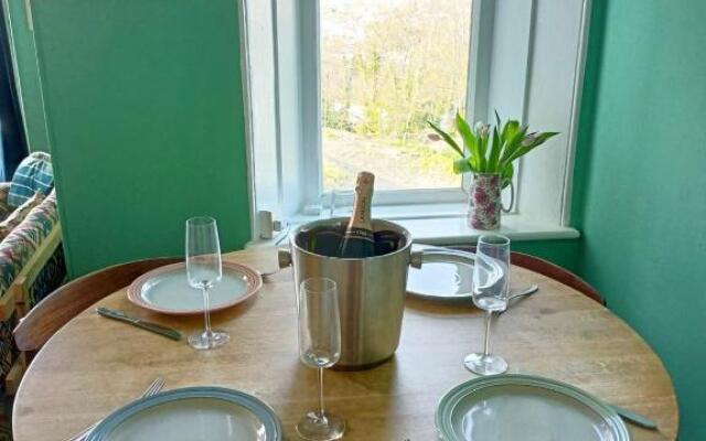 Unique 2-bedroom Coastal Town Retreat