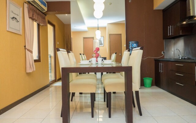 Antique 3BR at Grand Setiabudi Apartment By Travelio