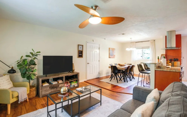 Pet-friendly Home - 3 Mi to University of Florida!