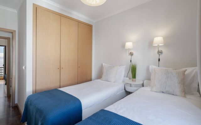 Bright Apartment With Pool, Garajau IV