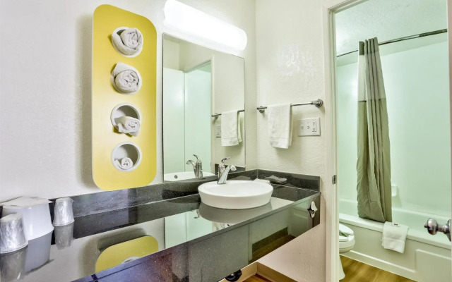 Motel 6 Flagstaff East - Lucky Lane