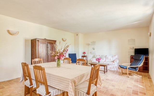 Secluded Holiday Home in Rustrel With Swimming Pool