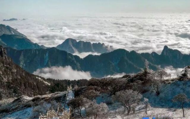 Shanshe · Shennongjia B&B (Muyu Town Store)