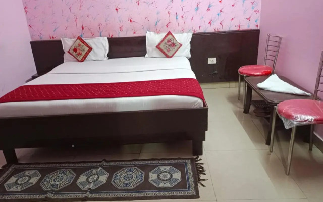 Airport Hotel Parikshit Palace