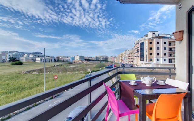 Modern Apt Overlooking Green Area