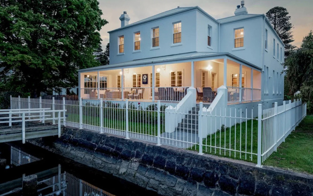 Oscars Waterfront Boutique