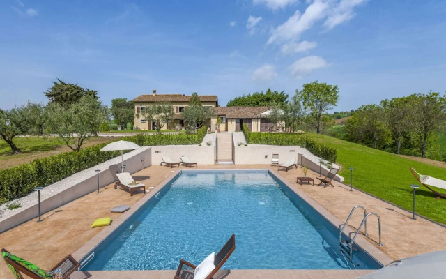 Tranquil Retreat With Valley Views