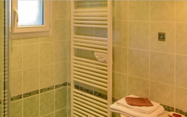 Les Chênes de lEscoutay