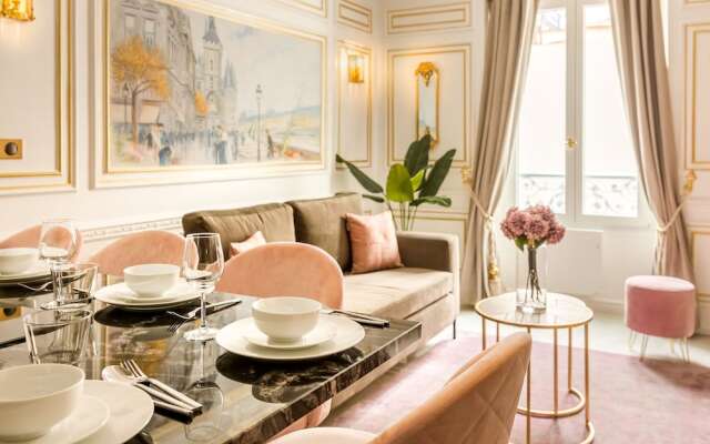 Luxury 2 Bedroom Apartment  Eiffel Tower