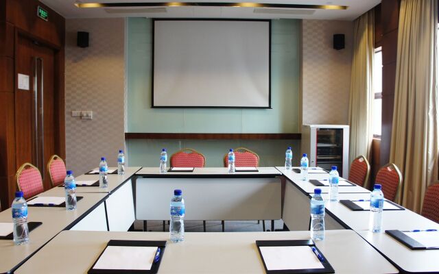 Holiday Inn Express Shanghai Jinqiao Central by IHG