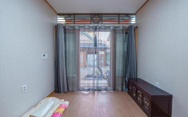 Aega Hanok Guesthouse