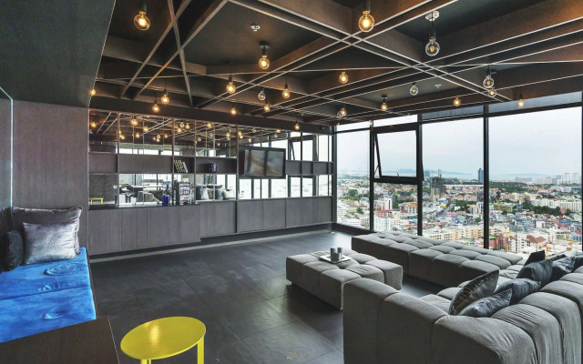 The Base Central Pattaya by Favstay