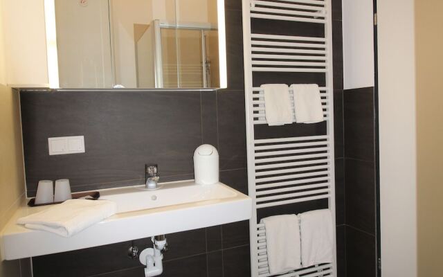 Cosy Apartment in Neukirchen am Großvenediger With Balcony