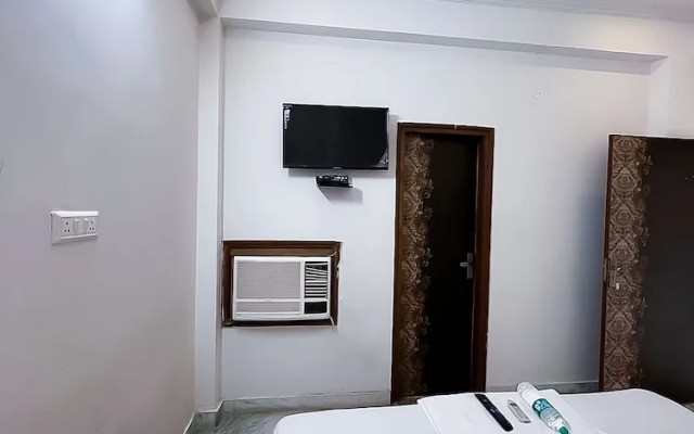 Collection O O 82851 Shubham Residency Moca