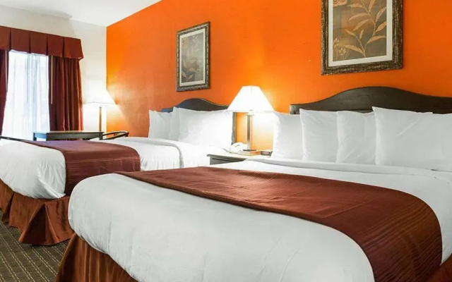 Quality Inn & Suites At Six Flags