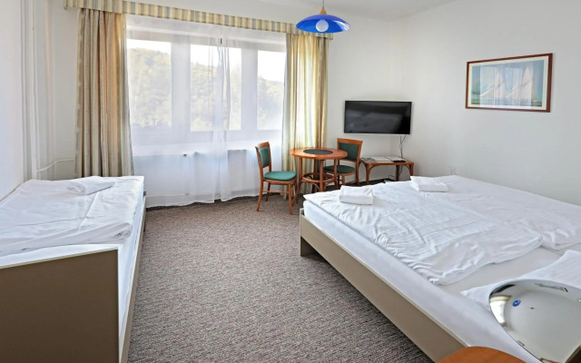 Hotel Laguna Slapy
