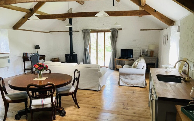 Beautiful Barn Conversion With Wood-burning Stove