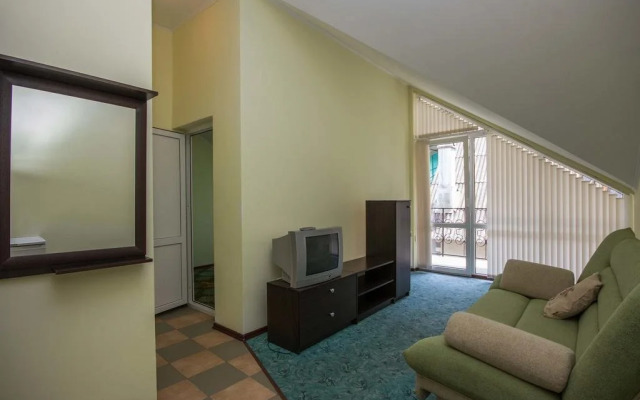 Tikhiy Guest House