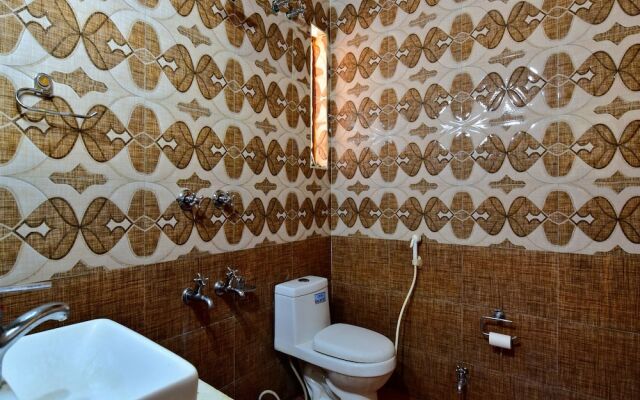 Oyo 36558 Hotel Raxit Inn