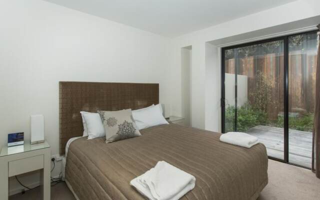 Lakeshore Springs Apartments