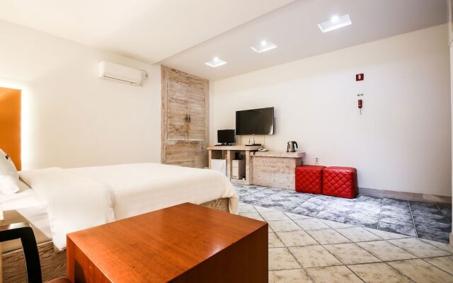 Apple Hotel