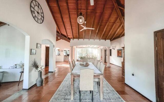 Breezy “Hacienda” w/pool - 4bed in Gated Resort