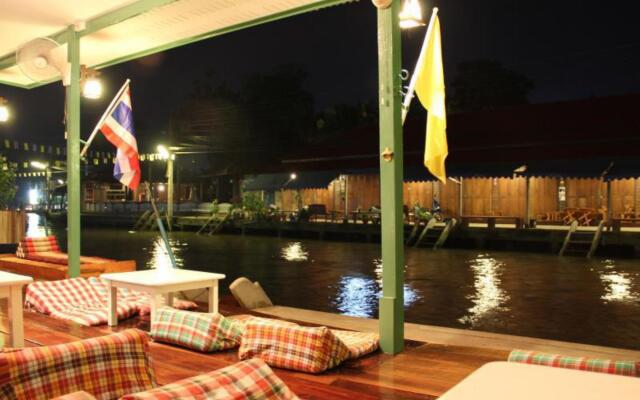 Baanrak Amphawa Homestay
