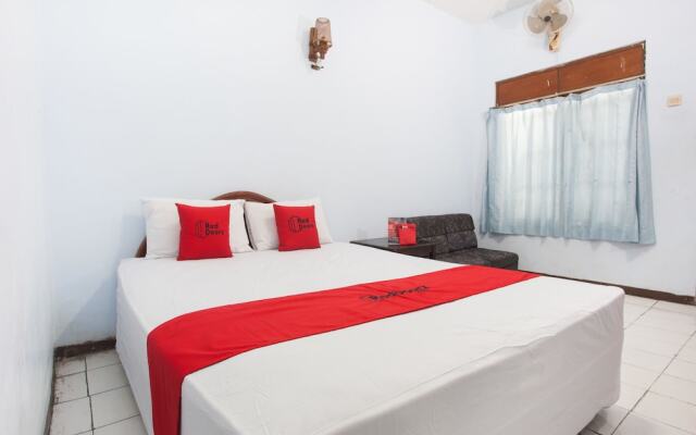 RedDoorz near Plaza Araya