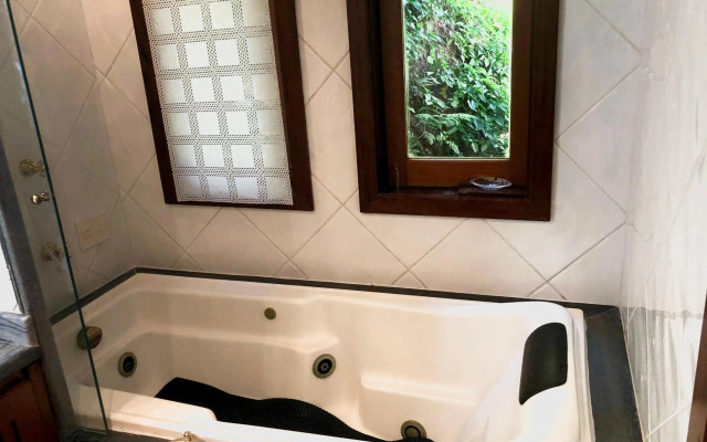 Mansão na costa com vista para o mar