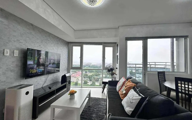 Breeze Residences Condos