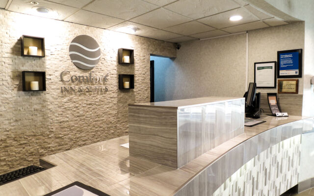 Comfort Inn & Suites Medicine Hat