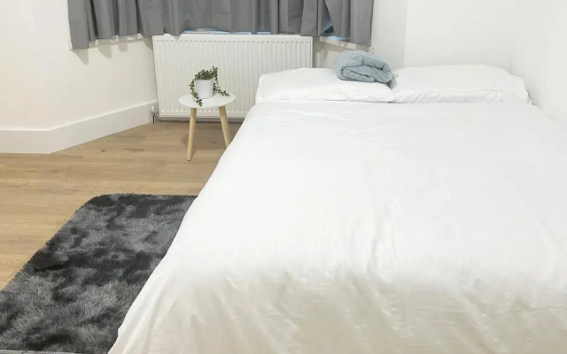Harrow Haven - Spacious 3 Bedroom House